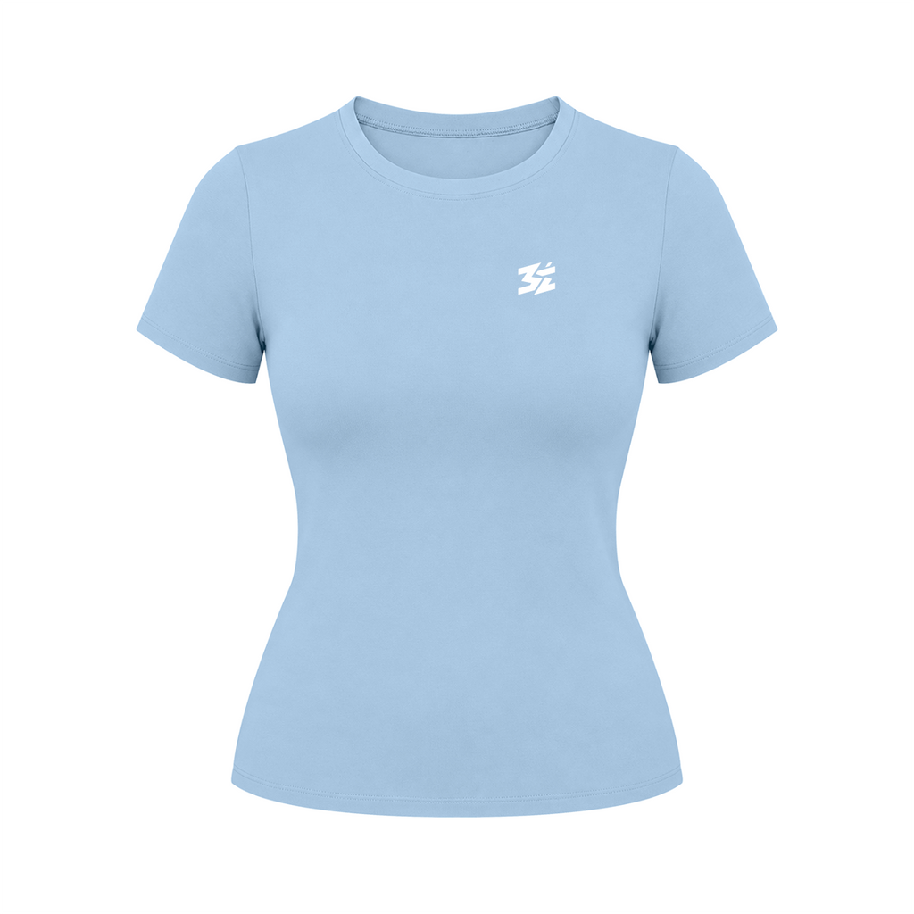 Himmelblaues körpernahes Belarté Damen-Sportshirt, Vorderseite