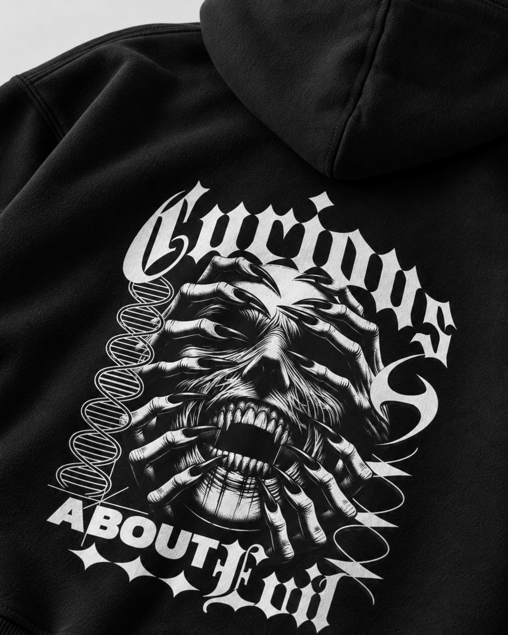 Belarté Curious About Evil Sweat à capuche zippé graphique en noir - vue du produit 8