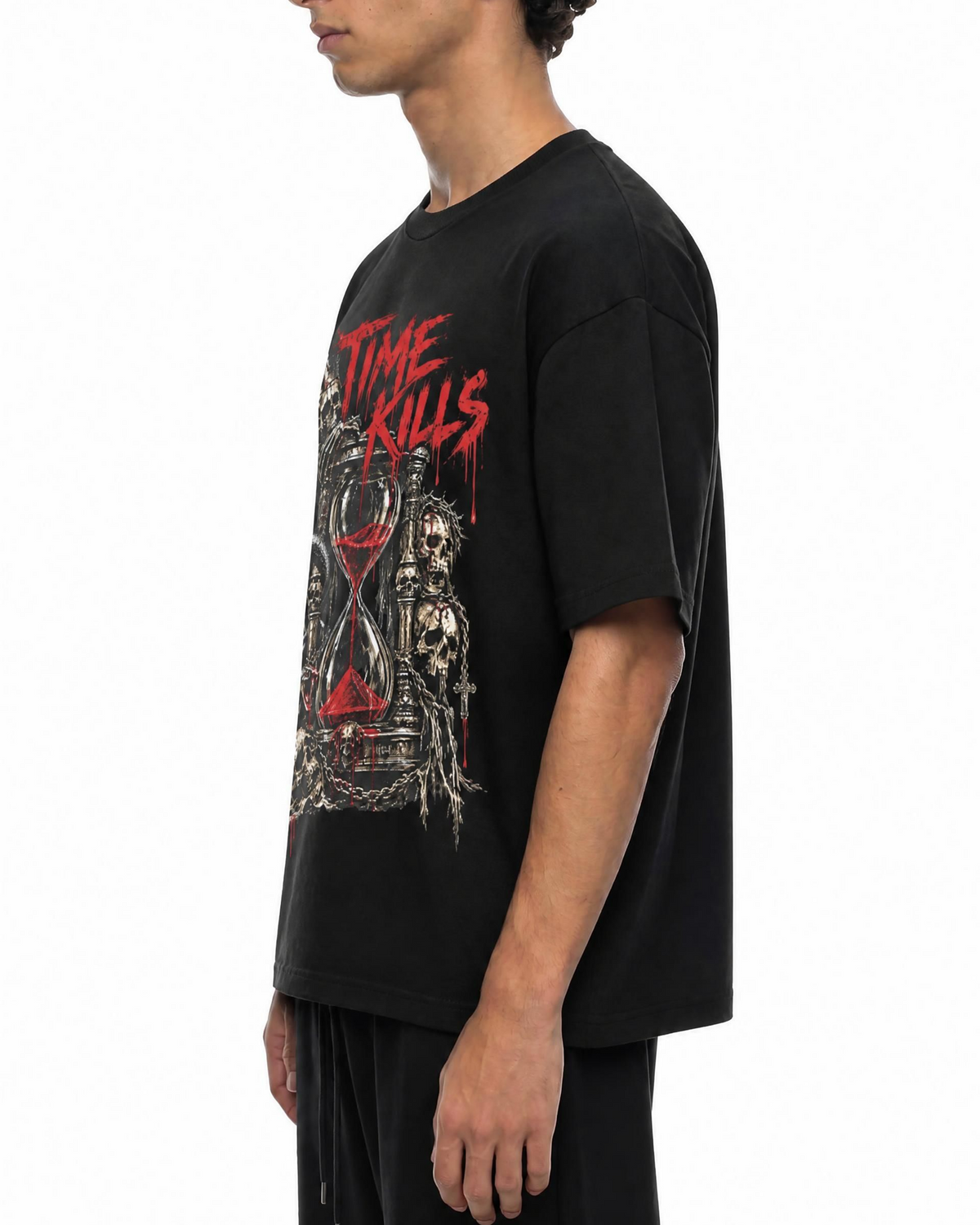 T-shirt graphique noir Belarté Time Kills - vue de la coupe oversize