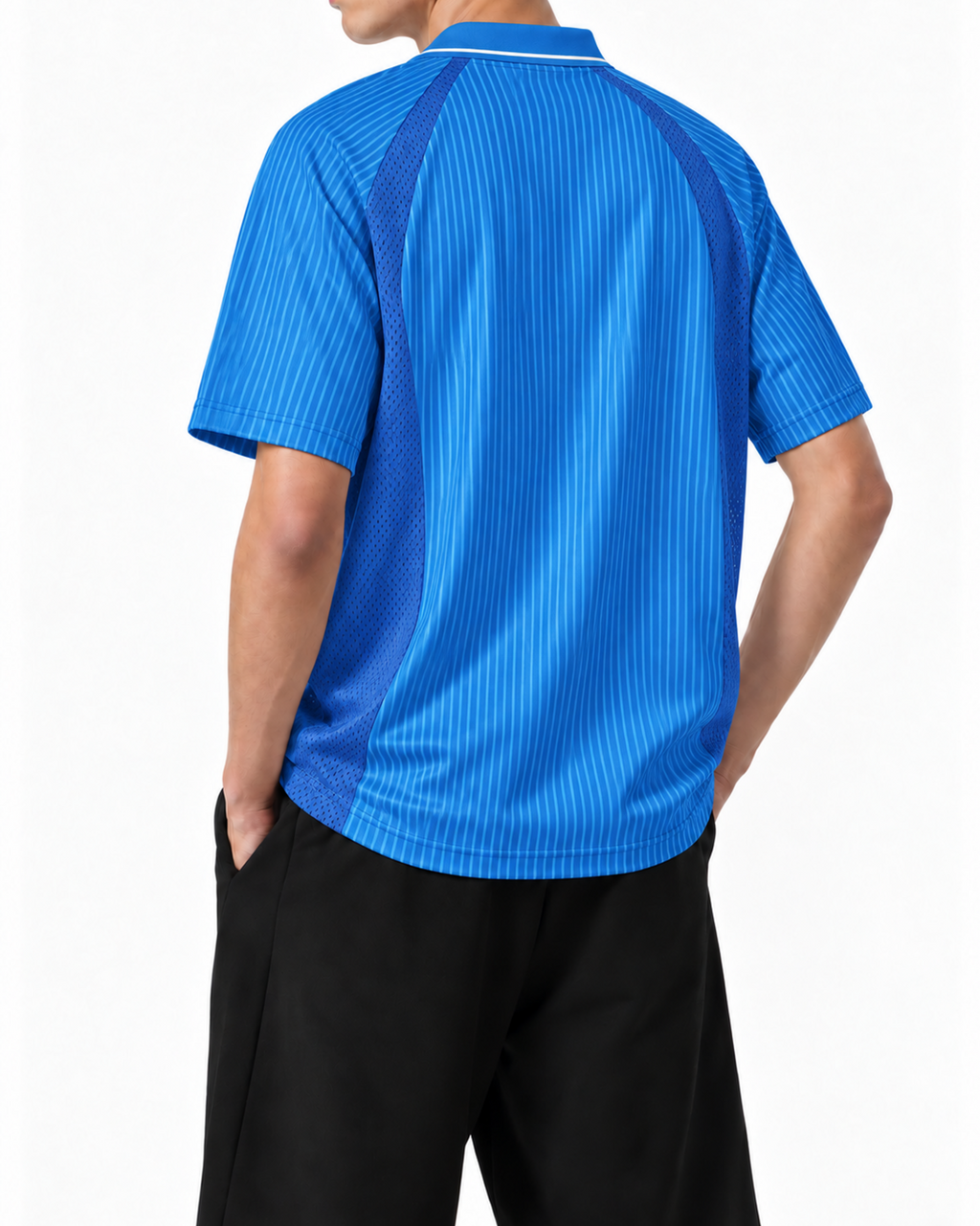 Gestreiftes Belarté London Fußballtrikot — blau am Model, Rückansicht