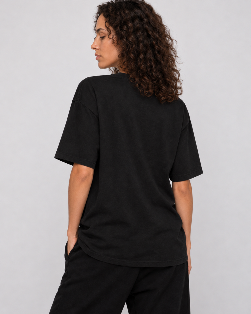Vue de dos du T-shirt noir Belarté No Regrets porté par un mannequin
