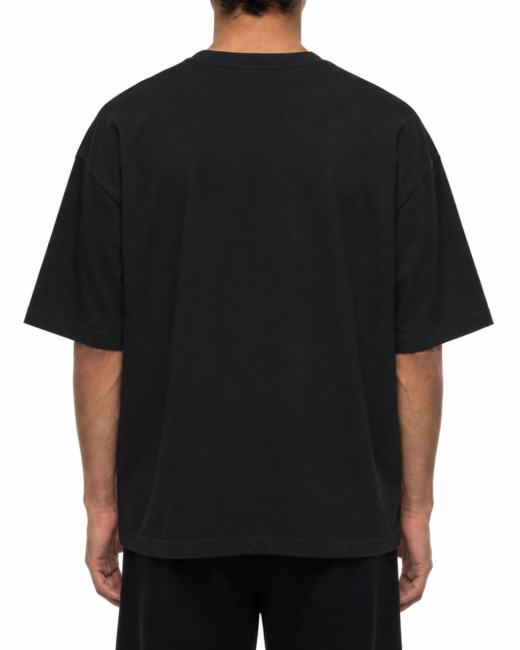 Plain back of the black Belarté Six Seven T-shirt on a model