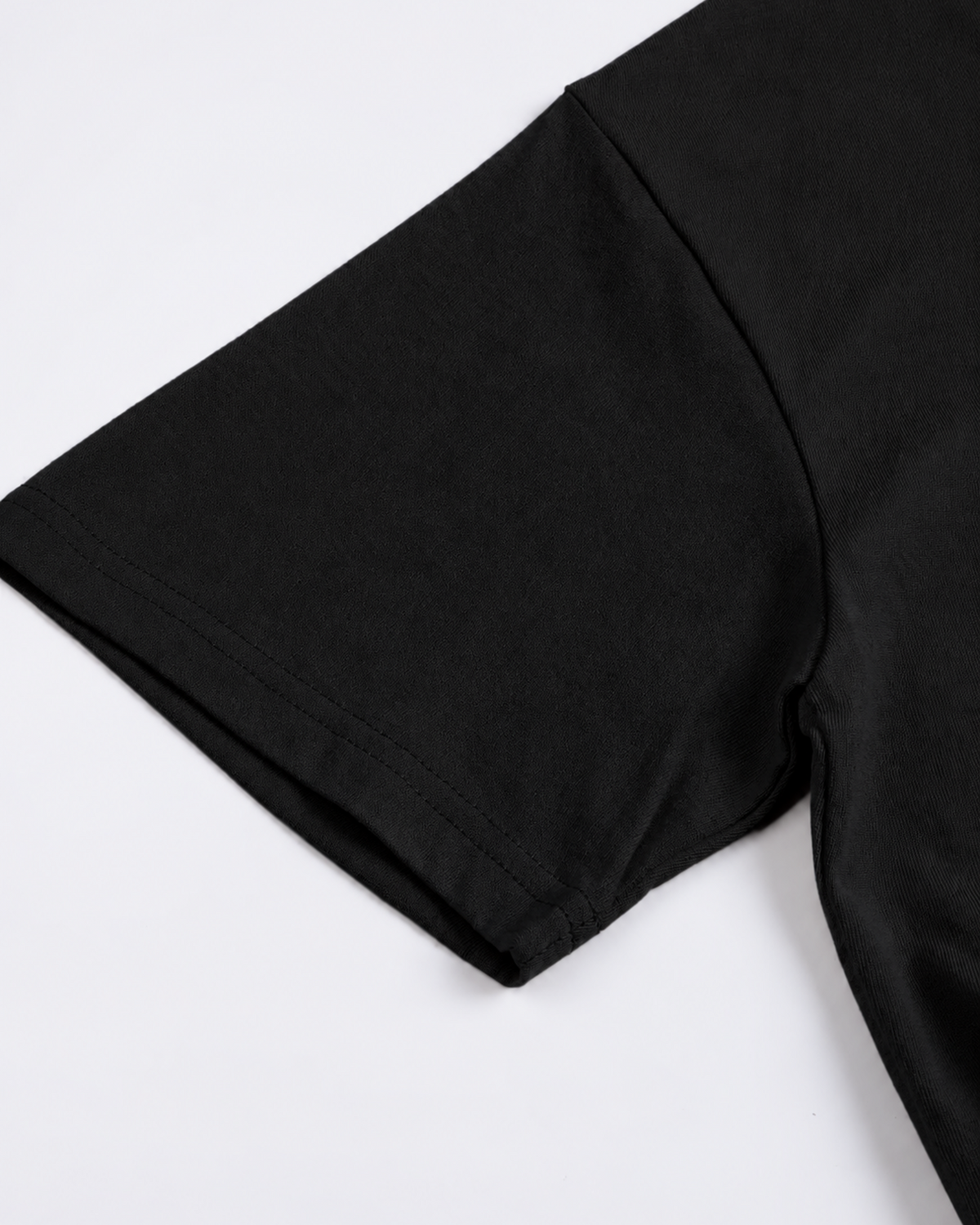 Close-up of the sleeve and stitching on the black Belarté Six Seven T-shirt