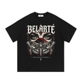 Schwarzes Belarté Chaos Division Baumwoll-T-Shirt mit Mottenmotiv, Augen und gotischem Logo, Vorderansicht