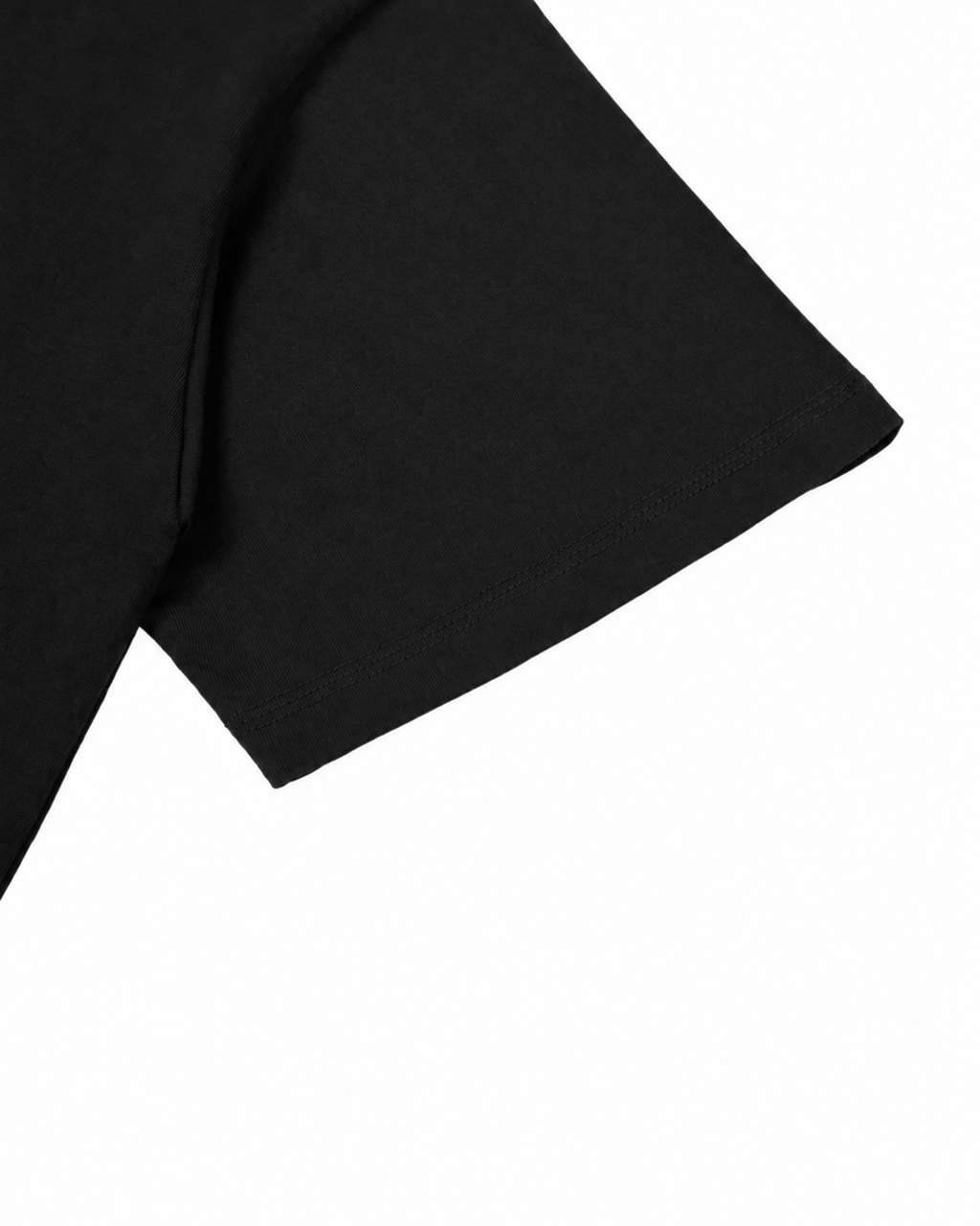 Belarté Break the Script: Détail de la manche courte du T-shirt noir