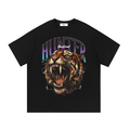 Schwarzes Hunter Tiger Baumwoll-T-Shirt mit brüllendem Tiger und HUNTER-Schriftzug mit Farbverlauf, Vorderansicht.