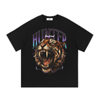 Schwarzes Hunter Tiger Baumwoll-T-Shirt mit brüllendem Tiger und HUNTER-Schriftzug mit Farbverlauf, Vorderansicht.