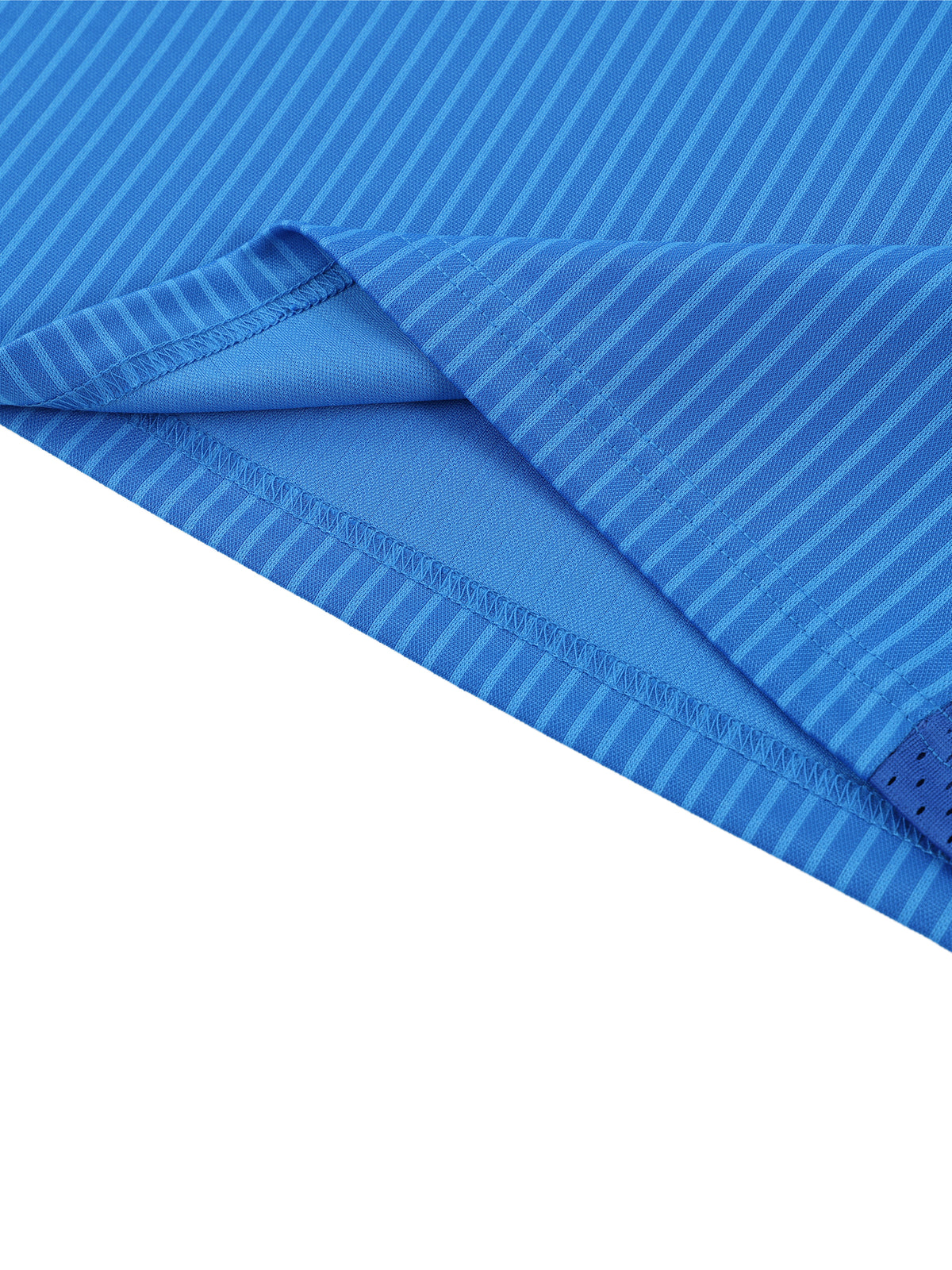 Gestreiftes Belarté London Fußballtrikot — Nahaufnahme von blauem Saum und Nähten