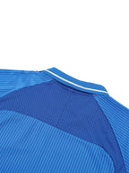 Gestreiftes Belarté London Fußballtrikot — Detail von Kragen und oberen Rückeneinsätzen