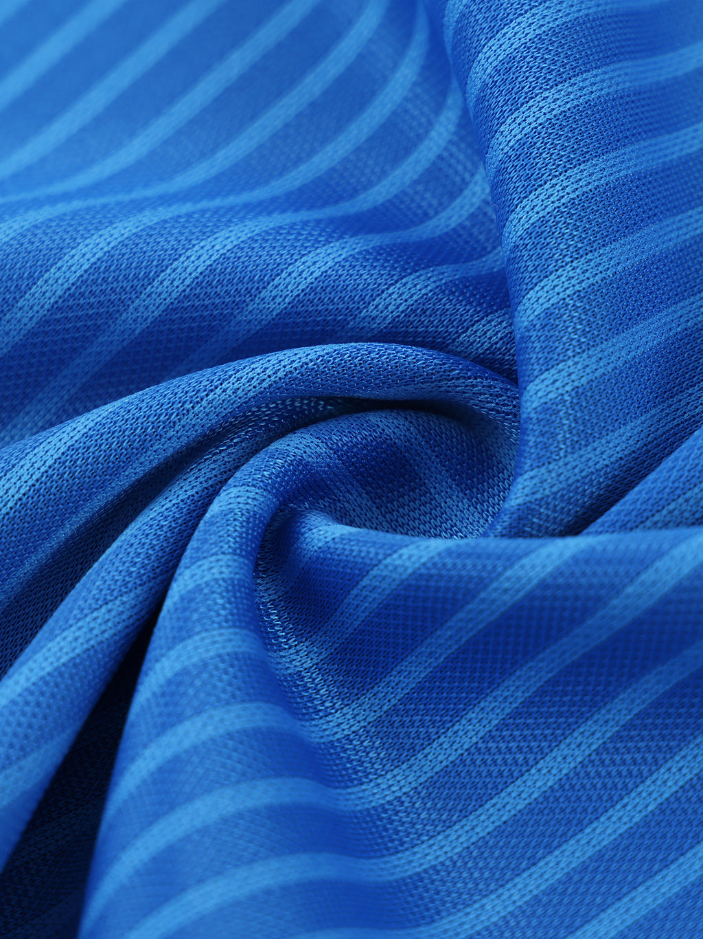Gestreiftes Belarté London Fußballtrikot — Detail der blauen Streifenstruktur